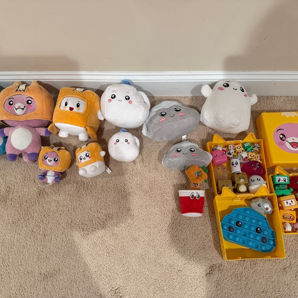 Lanky-box Plushie and Figurine lot